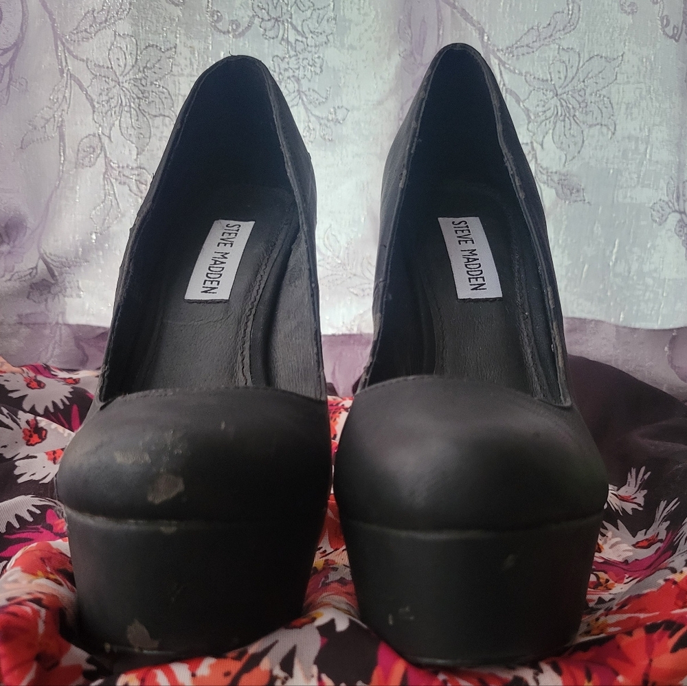 Steve Madden Dark Platform Pumps